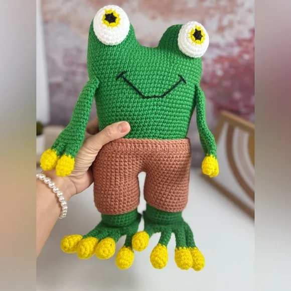 Handcrafted Leo The Green Frog Crochet Amigurumi - Picture 9 of 11